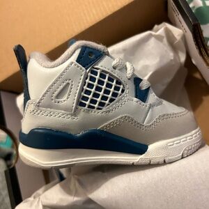 Military blue Jordan 4